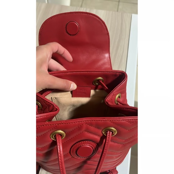 Gucci
Marmont leather backpack
Good condition
Red, Leather - Picture 3 of 7